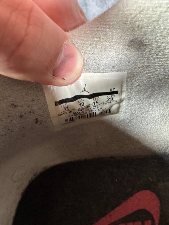 Size 11 | Jordan 4 White Cement No Box | Pre-Owned main image 6